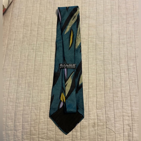 Pre-loved Vintage Men’s Designer Zylo’s George Machado 100% Italian Silk tie - Picture 2 of 3